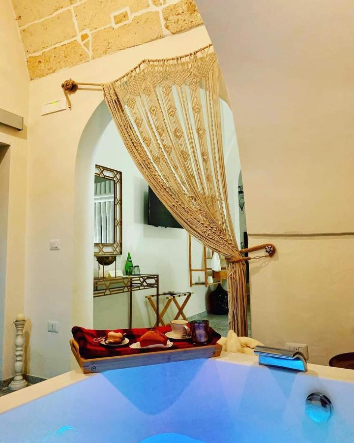 Amira 1899 Luxury Suite Галатина Екстериор снимка